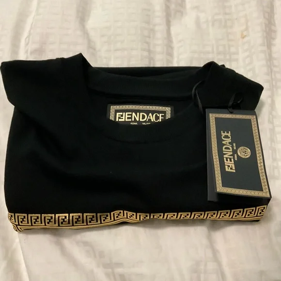 Fendi Fendace Logo Womens T-shirt
Black/Gold - Picture 2 of 14
